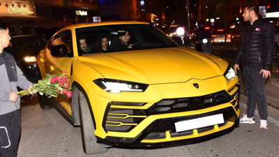 16 milyonluk arabasıyla şov yaptı