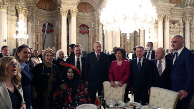 Erdoğan'ın iftarına katılan ünlüler ''En güzel ben överim'' yarışına girdiler