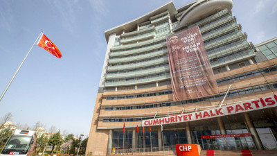 CHP genel merkezine dört soru asıldı