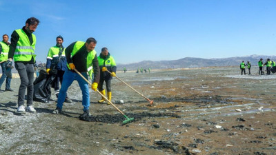 Van Gölü'nden çıkanlar canavarı bile korkuttu