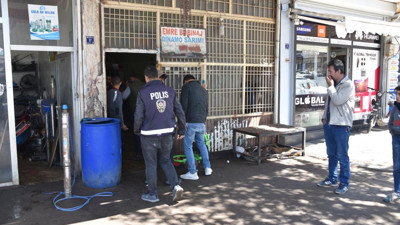 Unutulan valizi açan polisler dondu kaldı