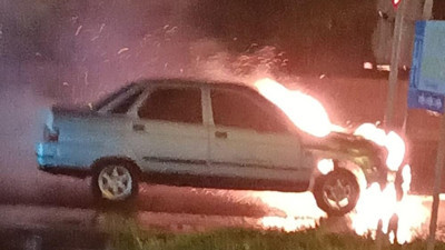 LPG’li otomobil yandı şoför canını atlayarak kurtardı