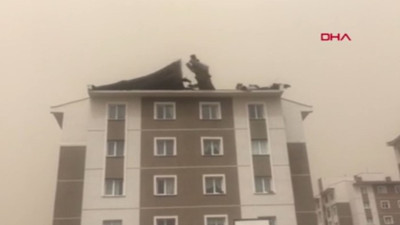 Yozgat'ta çatılar kağıt gibi yırtıldı, Minareler yıkıldı