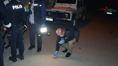 Sokakta yürürken başından vuruldu