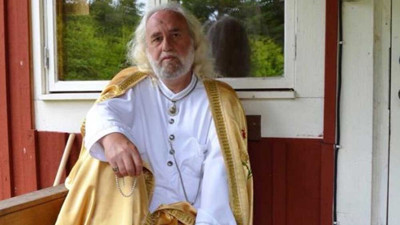 Kendisini "Mesih" ilan eden Hasan Mezarcı'dan Ahmet Hakan'a sert sözler. "Devleti milleti soyup yandaş yalakaya peşkeş çekmek, dîni, îmanı bozar, insanlığı bozar"