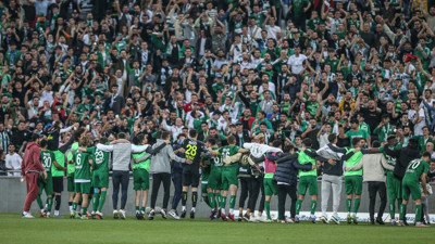 TFF 1. Lig ekibi maçtan sonra oyunculara 1 milyon prim dağıttı