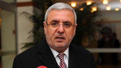 Mehmet Metiner AKP'nin dikkat etmesi gereken en önemli iki hususu açıkladı. Partinin eski vekili olarak uyarıyorum dedi