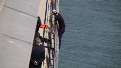 Faslı gencin ölüm atlayışını İstanbul itfaiyesi engelledi