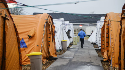 Danimarka'da sığınmacıları gönderiyor