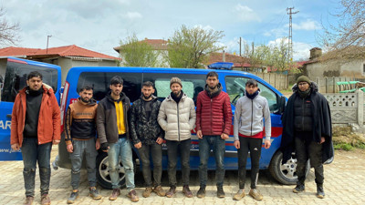 Bulgar polisi 13 kaçak göçmeni darbedip, Türkiye'ye itti