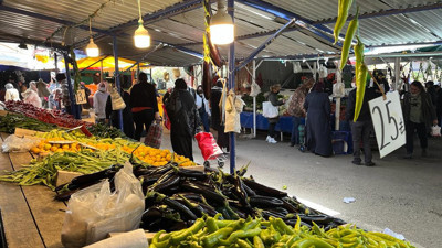 Pazarcı esnafı hayat pahalılığına isyan etti: Halkımız finalleri oynuyor, 30-40 TL’ye nasıl biber yiyecekler?
