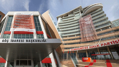 Pankartlı sorulara pankartlı cevap. Göç İdaresi'nden CHP'ye yanıt geldi