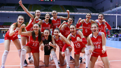 Alkışlar genç millilere. U17 Kız Voleybol Milli Takımı kazandı