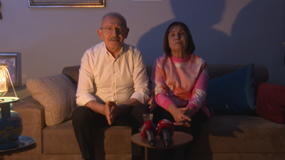 Son dakika... Elektriği kesilen CHP lideri Kemal Kılıçdaroğlu'ndan kandil ışığında basın toplantısı