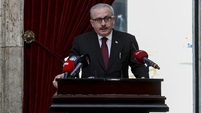 Devlet Erkanı Ata'nın huzurunda