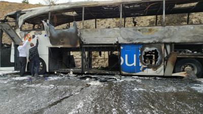 Şehirlerarası otobüs alev alev yandı