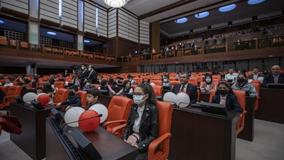 TBMM Başkanı Şentop'un CHP’li Özgür Özel’e yaptığı espri Meclis'i kahkahaya boğdu