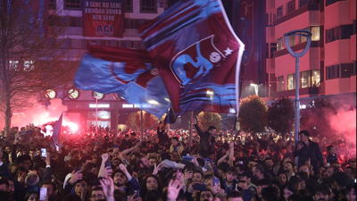 Trabzonsporlular şampiyonluk kutlamalarına başladı