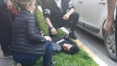 10 kişilik grup bir genci bıçakladı