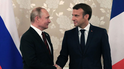 Putin’den Macron’a tebrik mesajı