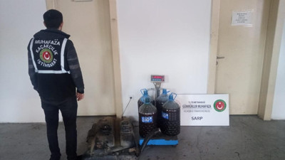 Minibüsün yakıt deposundan 104 kilo kaçak bal çıktı