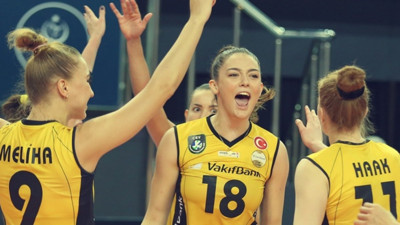 Vakıfbank set vermedi ve finale çıktı