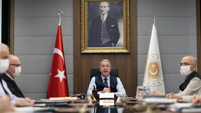 Bakan Akar'dan komutanlarla toplantı