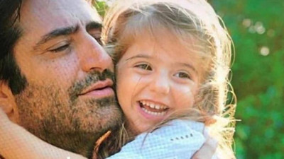 Mahsun Kırmızıgül'ün kızı Lavin, babasına mantı yaptı.