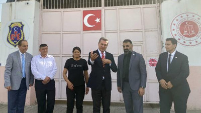 Mustafa Sarıgül ‘Genel Af’ fitilini cezaevi önünde ateşledi “Devletimiz, 250 bin kader mahkûmuna da kucak açmalı”