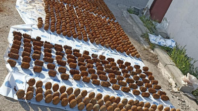 Balıkesir'in Bandırma ilçesinde toprağın altında bomba fışkırdı. Yüzlerce bombanın sırrı çözüldü