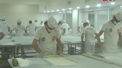 Bayram geliyor baklava mesaisi başladı. Gaziantep'te baklava üretimi son sürat