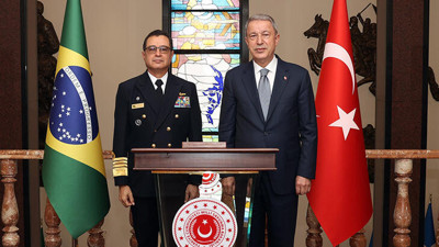 Bakan Akar, Brezilya Deniz Kuvvetleri Komutanı Santos'u kabul etti