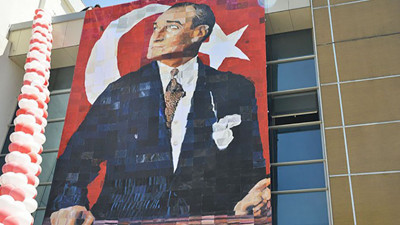 Bin çocuğun fırçasından bin parçalık Atatürk portresi
