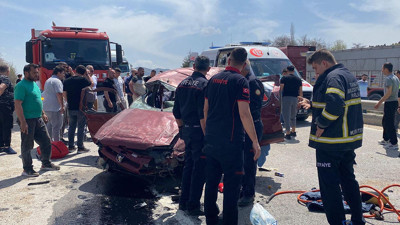 Otomobil bariyere çarpıp takla atti! 1’i ağır 3 yaralı