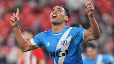 Görüşmeler başladı. Falcao imzayı atıyor