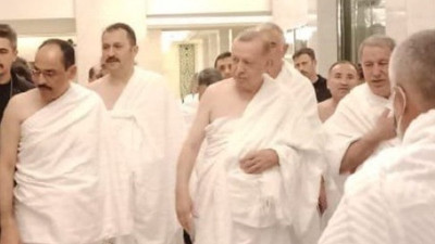 Erdoğan resmi ziyaret için gitti, Umre yaptı
