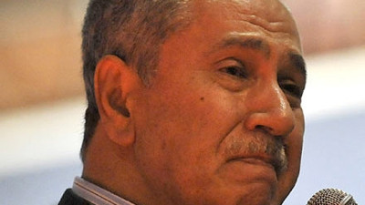 Dr. Turhan Çömez bu sefer Bülent Arınç'ın röntgenini çekti. Bakın ne teşhis koydu