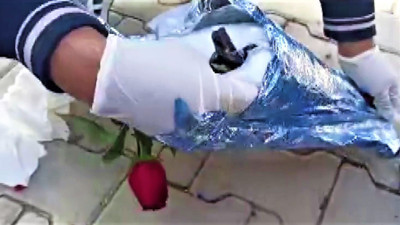 Kırmızı gül buketinden uyuşturucu çıktı