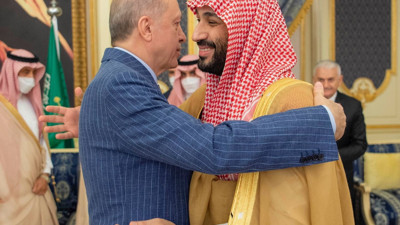 Binalı Yıldırım’ın bakışı Erdoğan'ın eski sağ kolu Turhan Çömez’den kaçmadı