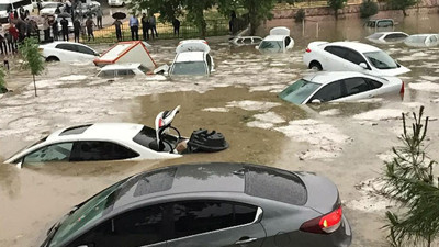 Adıyaman'da inanılmaz görüntüler! Araç sahipleri çaresizce izledi