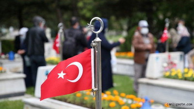 Şehitliklerde hüzünlü bayram ziyareti