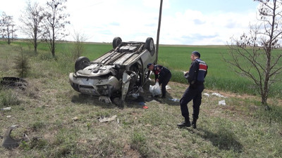 Yola çıkan tilkiye çarpmamak takla attı: 5 yaralı