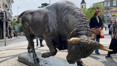 Boğa heykeli açıldı