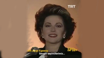 Ne güzelmiş bayramlar TRT'nin TRT olduğu yıllar. Şu nezakete ve zarafete bakın