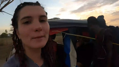 Ünlü Youtuber'a Afrika'da taciz! Hemen uzaklaştı