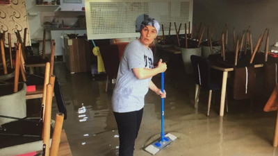 Yemek yerken sel bastı