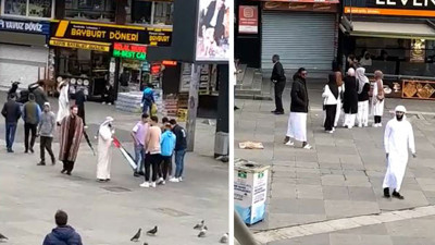 Sığınmacılar Şirinevler Meydanı’nda bayrak açtılar. Tek kurşun atmadan ülkeyi ele geçiriyorlar