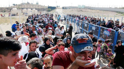 1 milyon Suriyeliye hediye ev. Elazığ ve İzmir depreminde evsiz kalanlara ev hediye edilmedi