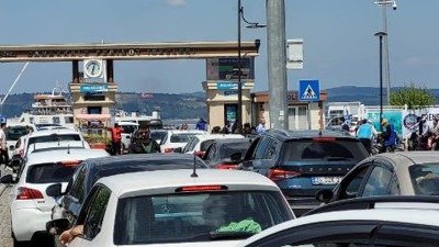 Burası Çanakkale feribot kuyruğu. Vatandaş AKP’li vekili örnek aldı feribotu tercih etti