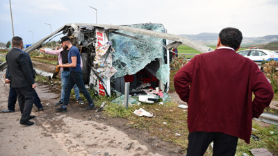 Gaziantep'te yolcu otobüsü ile tır çarpıştı. 14 yaralı